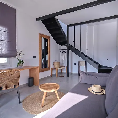 Parian Village Hotel 4*